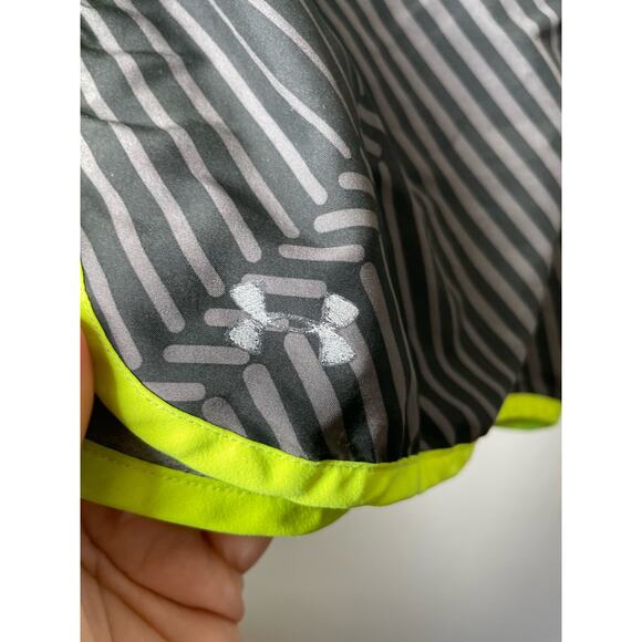 Under Armour Running Shorts Womens Size Medium Lined Black Stripe Gray Neon - Picture 3 of 5